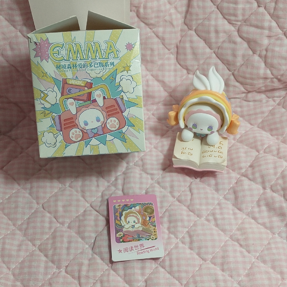 LUCKY EMMA Secret Forest Love Dopamine Figure (Reading World)